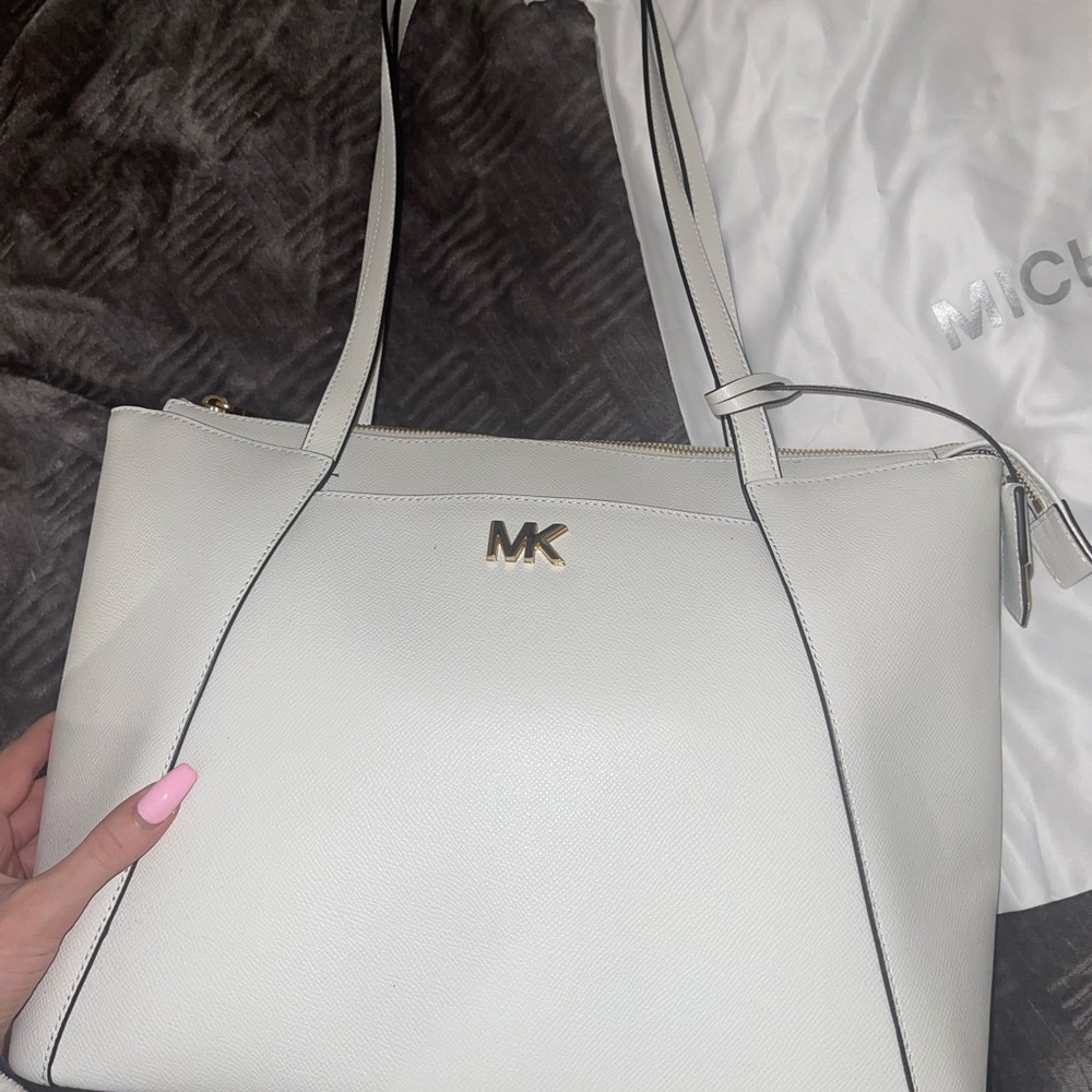 NEW White Michael Kors purse - Picture 2 of 8